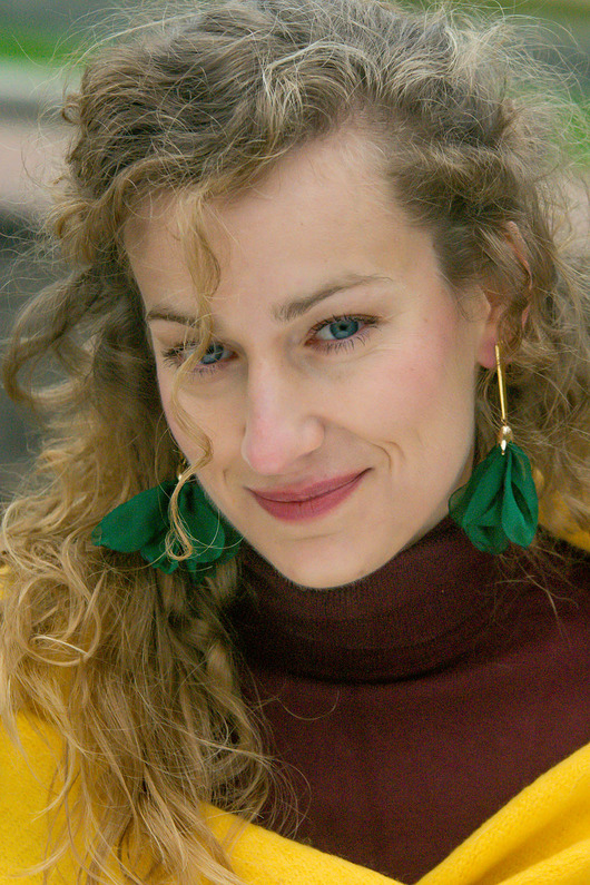 Kolczyki złote szmaragdowe kwiaty, kwiatowe klipsy