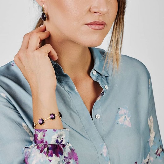 Pozłacana bransoletka w odcieniu perłowego fioletu e45/13