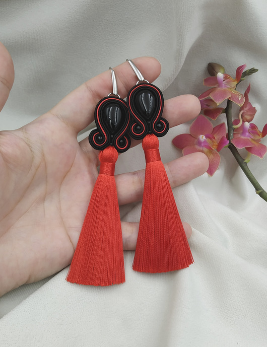 Kolczyki czarne z onyksami chwosty, sutasz