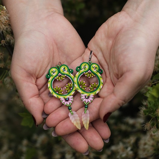 Stokrotkowa Wiosna kolczyki sutasz