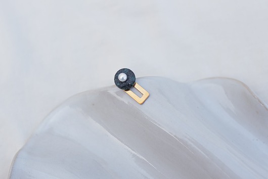 Pojedynczy kolczyk z Chryzokolą i Perłą