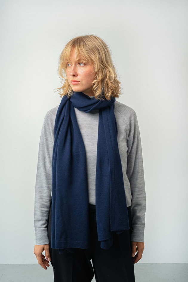 Szal Wełniany MANUL Granatowy- duży lekki pluszowy szalik 100% Merino RWS
