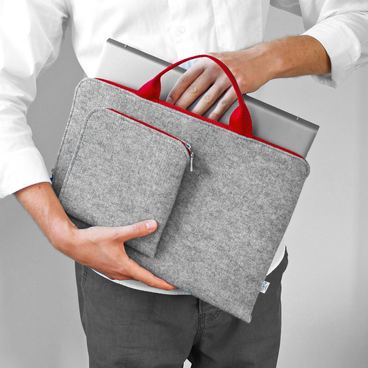 ETUI Z FILCU na laptopa czerwony zamek