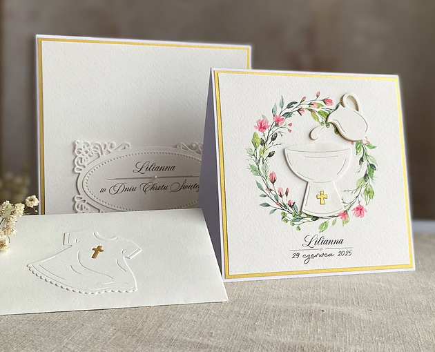 Kartka na chrzest dziewczynki z pudełkiem i kopertą, 25A