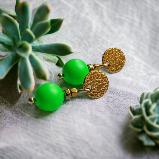 Swarovski neon pearls : neon green