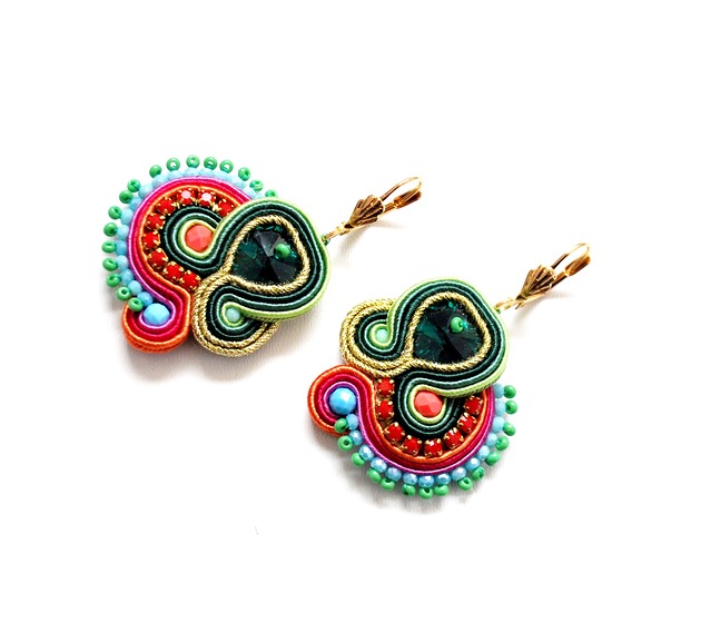 Sutaszowe kolczyki BAIONA