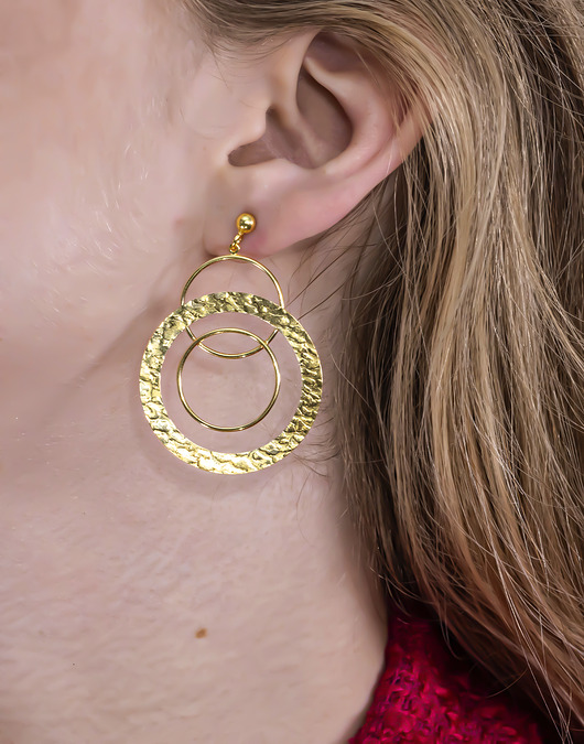 Kolczyki srebrne pozłacane z dużym teksturowanym kołem