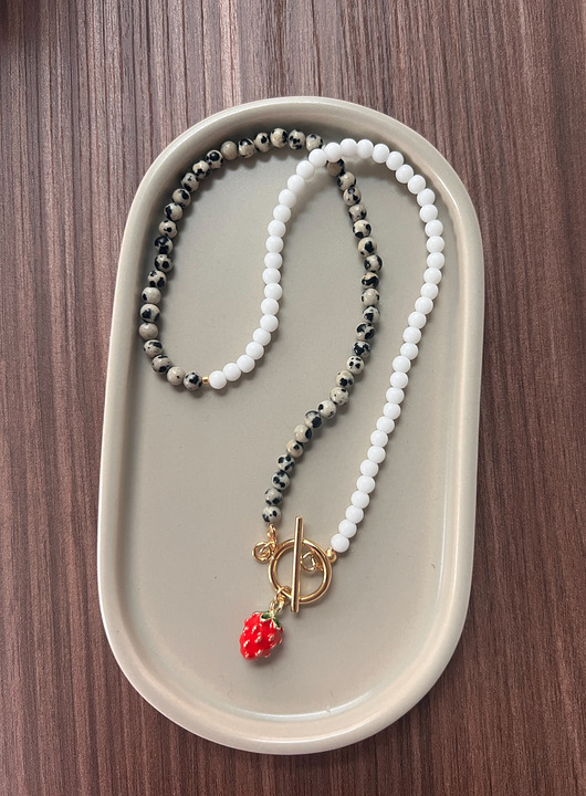 Handmade naszyjnik z jaspisem dalmatyńskim i truskawką