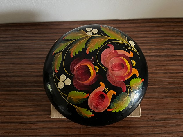 Drewniane ręcznie lamowane pudełko z pokrywką