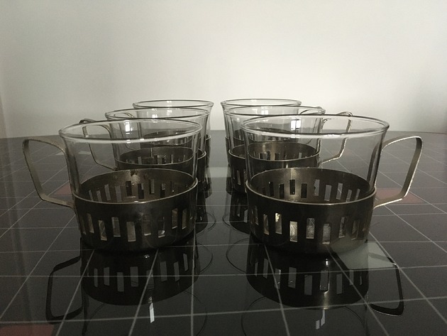 Komplet 6 szklanych filiżanek z koszyczkami