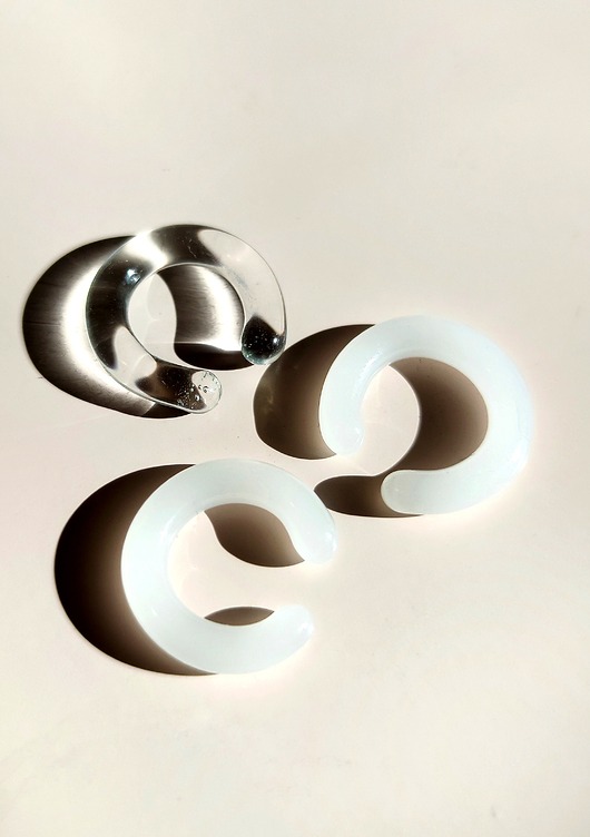 Minimalistyczna szklana nausznica Circle