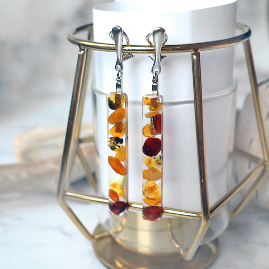 Klipsy srebro i bursztyn w żywicy, simple style