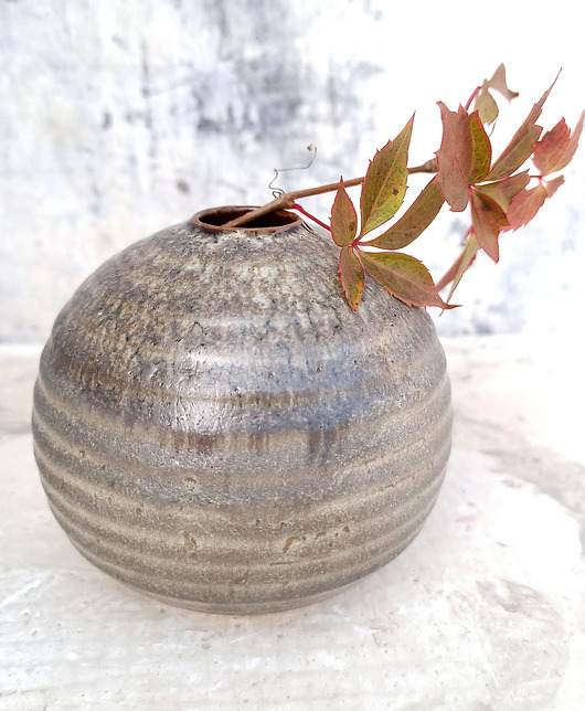 Ceramiczny wazonik kula
