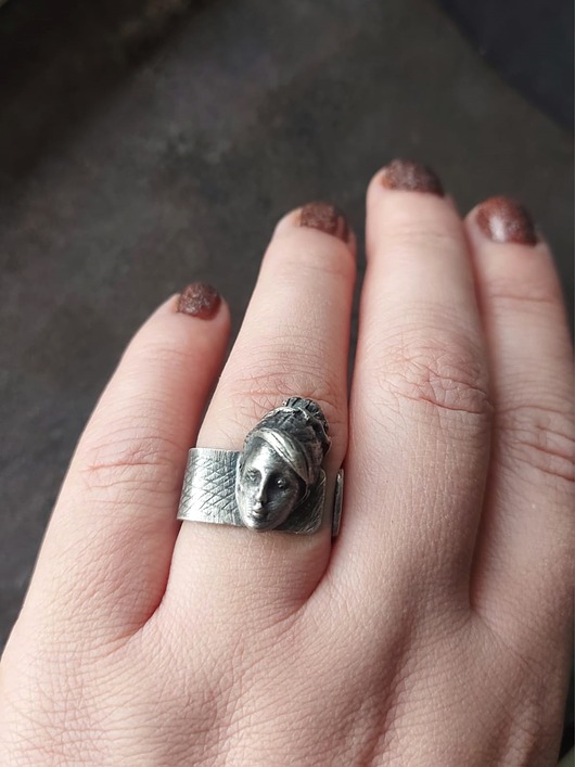 Pierścień ze srebra / Dziewczyna