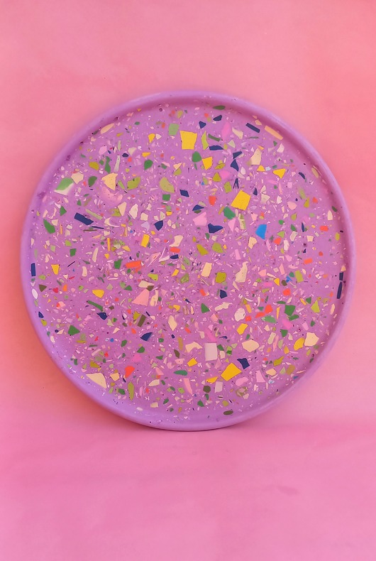 Fioletowa taca dekoracyjna, kolorowe lastryko, okrągła taca, podstawka