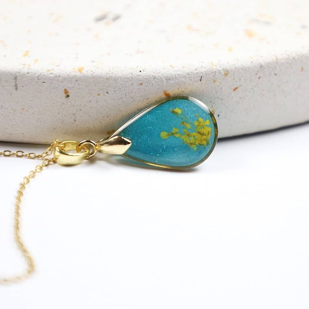 Naszyjnik lazurowa łezka z Kwiatami Dzikiej Marchwi