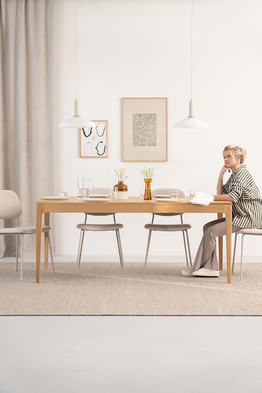 HYGG - Stół rozkładany do jadalni z litego drewna dębowego