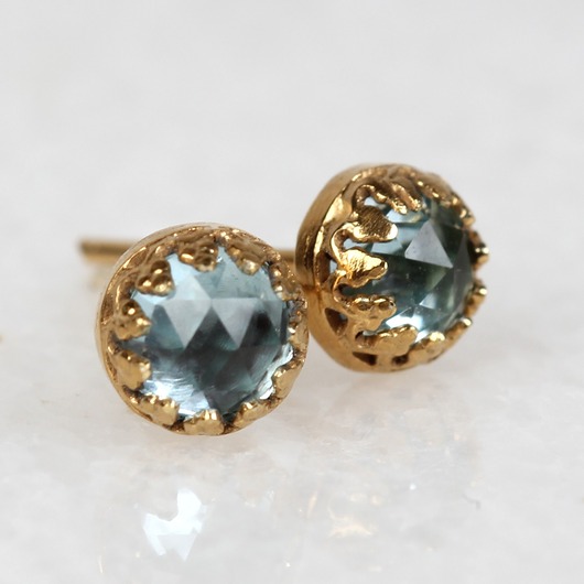 Kolczyki złote sztyfty Petite z topazem