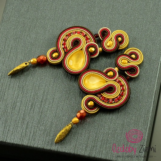 Złoto, bordo i brąz - ekstrawaganckie kolczyki sutasz