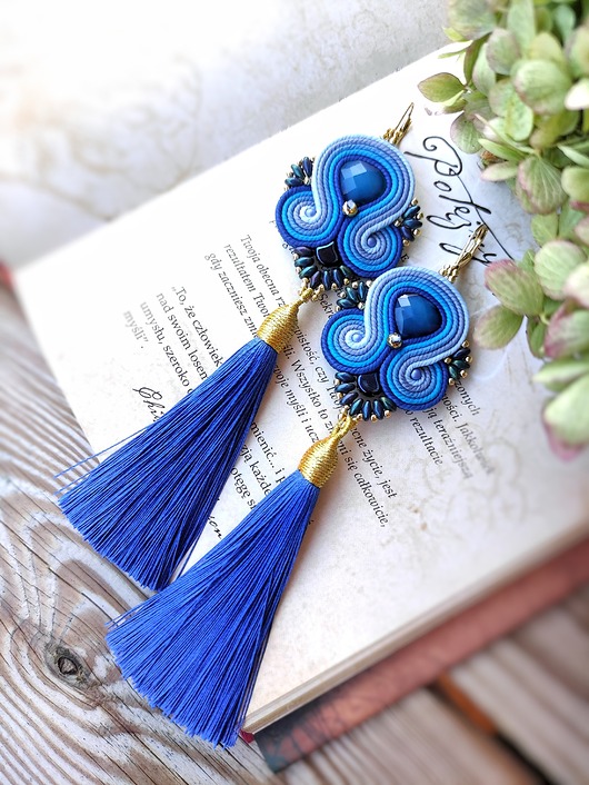 Niebieskie chwosty wieczorowe kolczyki sutasz