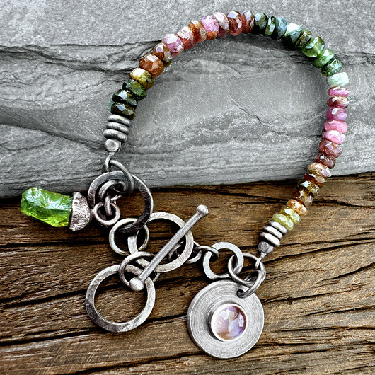 Bransoletka z wielobarwnym turmalinem, oliwinem i kwarcem różowym