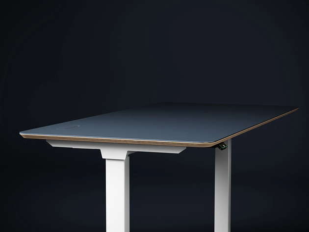 Biurko elektrycznie regulowane dębowe z białym stelażem - Tystnad