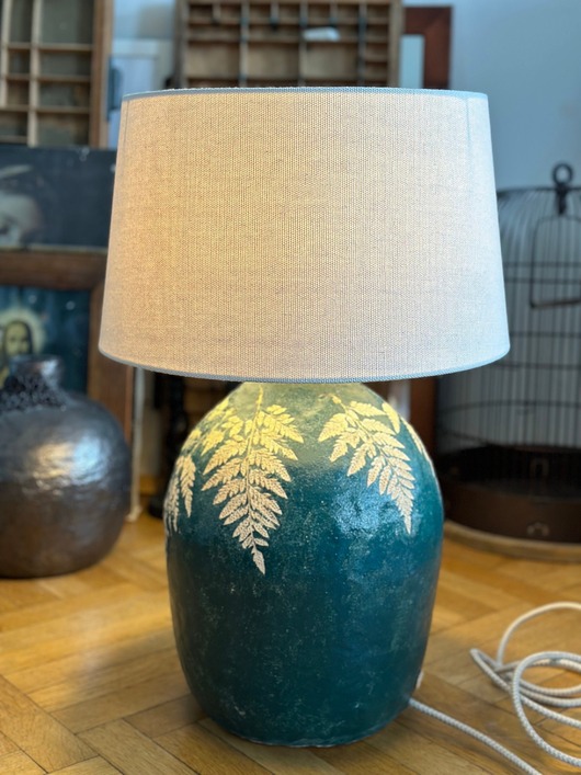Rzeźba ceramiczna z kolekcji Fern z funkcją lampy, lampa artystyczna
