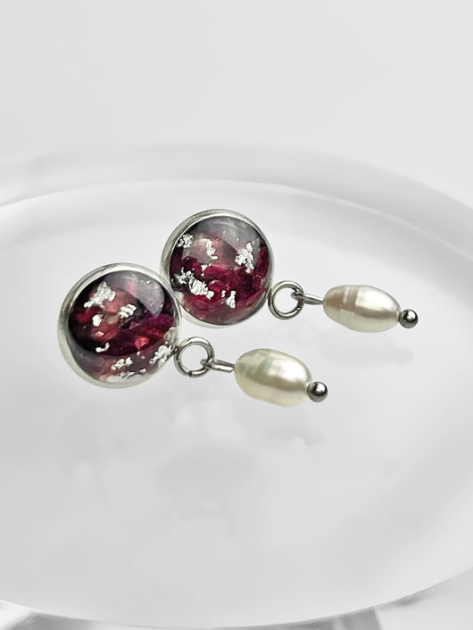 Sztyfty z płatkami róż i perłami