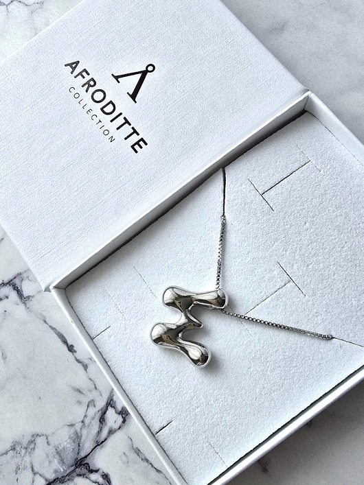 Łańcuszek z literką dmuchaną Goldie