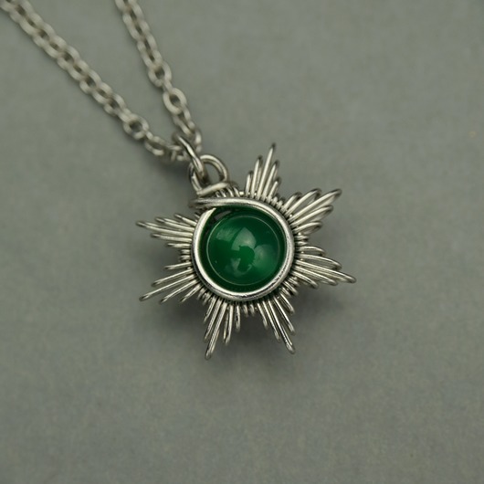 Mały wisiorek słoneczko zielony onyks wire wrapping słońce