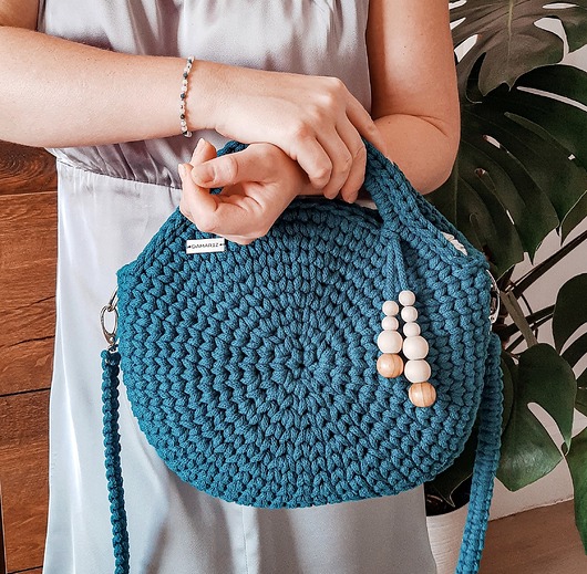 Okrągła torebka na szydełku ze sznurka - szmaragd