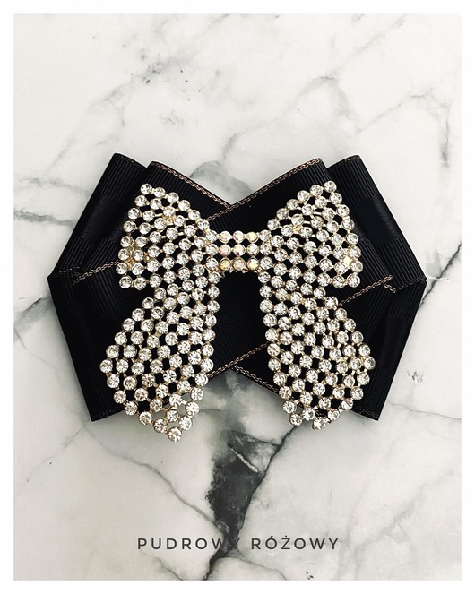 Brosza z Kokardą wysadzaną kryształkami New