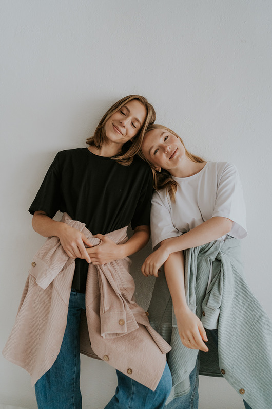 T-shirt z bawełny organicznej The raw, czarny