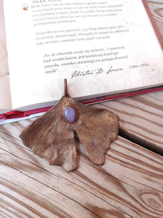 Ginko liść z agatem fioletowym wisior miedziany