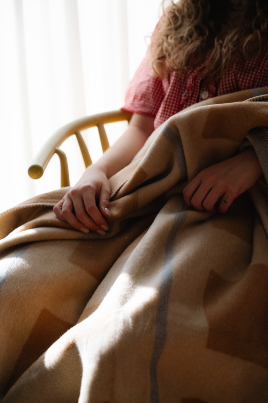 Beżowy - bawełniany koc Studio HER - miękki przyjemny ciepły 150x200cm