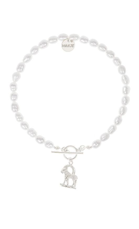 Bransoletka z pereł ze srebrnym znakiem zodiaku Koziorożec