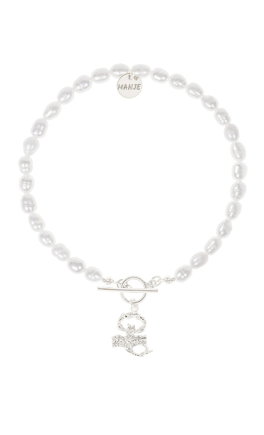 Bransoletka z pereł ze srebrnym znakiem zodiaku Skorpion