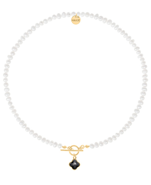 Naszyjnik z pereł z pozłacaną koniczyną z czarną emalią