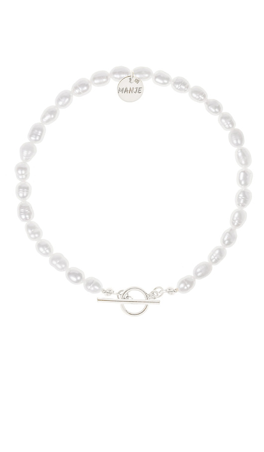 Bransoletka z pereł ze srebrnym ozdobnym zapięciem