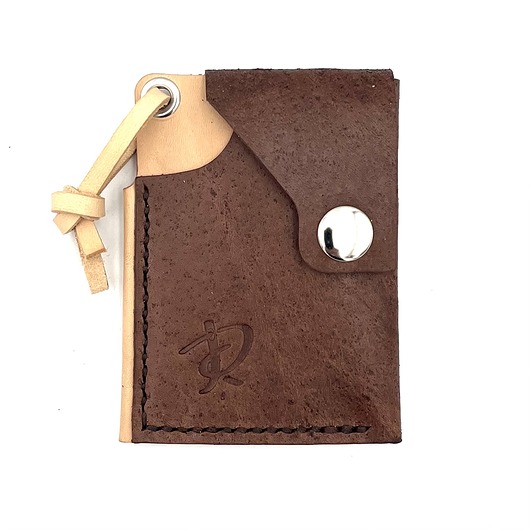 Brązowo-beżowy mały portfel skórzany ręcznie uszyty.