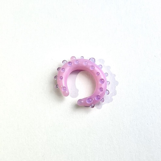 Szklana nausznica Pixie różowa we fioletowe kropki