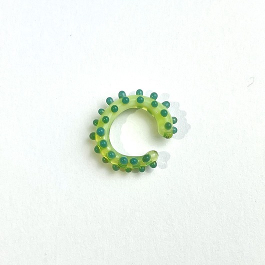 Szklana nausznica Pixie jasno zielona w turkusowe kropki