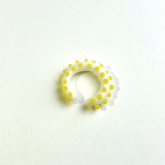 Szklana nausznica Pixie biała w żółte kropki