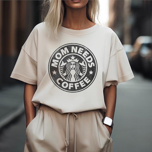 T- shirt Damski oversize MOM NEEDS COFFEE