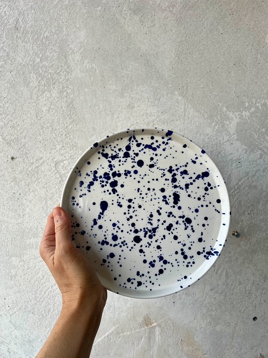 Talerz porcelanowy nakrapiany granatowy MARE / 21 cm