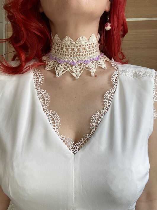 Szydełkowy choker kremowo liliowy! Prześliczny.