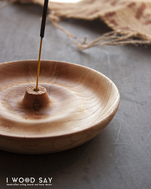 Jesionowa podstawka pod kadzidełko