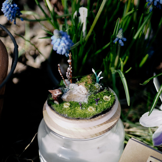 Świeca prezentowa The Early Spring Story z albumem- zapach przedwiośnia