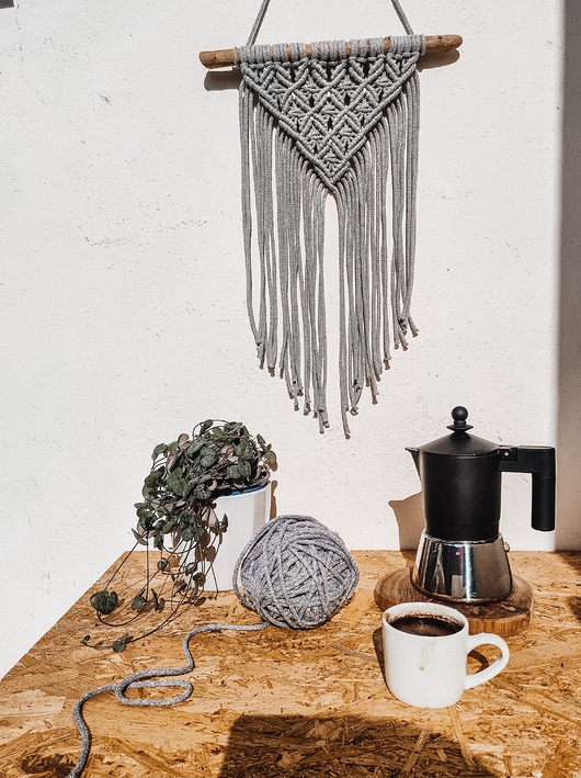 Makrama wisząca szara