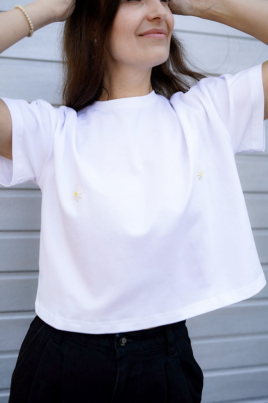 T-shirt Crop-Voila Biały Białe Stokrotki